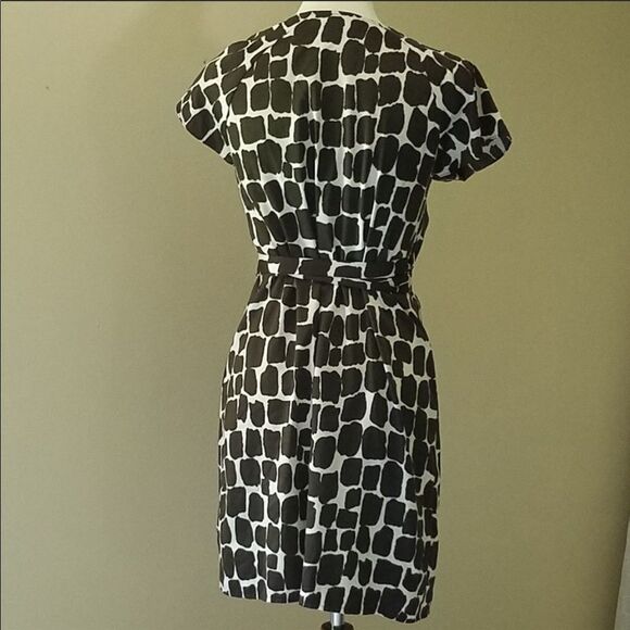 ✨ HP✨Banana Republic Satin Wrap Over Print Dress✨ - Picture 4 of 5